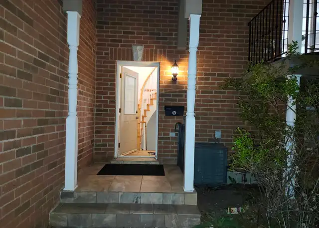 1 Large Room for Rent in 3-Storey Townhouse –Available June 2026