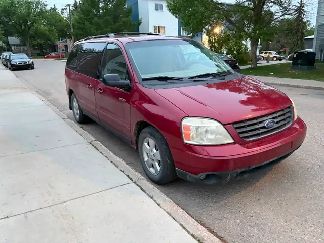 2004 ford free star mini van