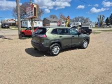 2021 Jeep Cherokee - Photo 2