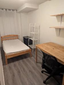 Multiple Rooms Private Bath Balcony Parking @York University - Photo 9