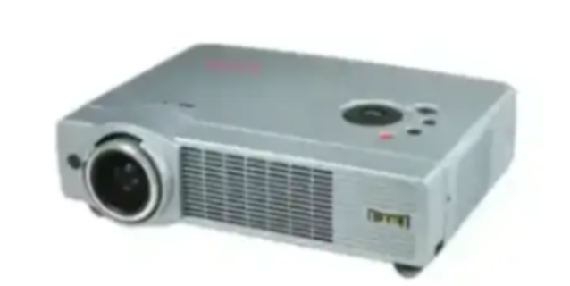 UN BON PETIT PROJECTEUR FACILE A TRANSPORTER EIKI LC-WB100