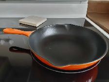 Poêlon ( skillet ' LE CREUSET ' #23, fonte émaillée ( France )