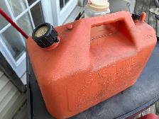 Gasoline Jerry Cans – Excellent Condition 15L and 20L