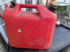 Gasoline Jerry Cans – Excellent Condition 15L and 20L - Photo 3
