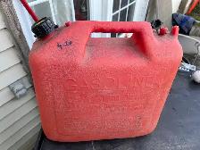 Gasoline Jerry Cans – Excellent Condition 15L and 20L - Photo 4