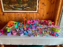 Large lot of Polly Pocket