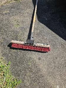Razor-Back Professional Roofer's Brush - Photo 3