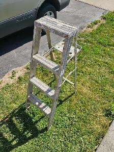 4 ft. Aluminum Step Ladder NO plastic. Foldable