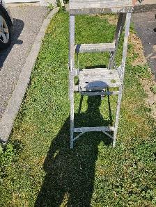 4 ft. Aluminum Step Ladder NO plastic. Foldable - Photo 2