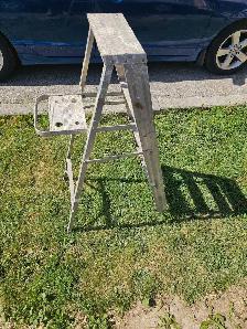 4 ft. Aluminum Step Ladder NO plastic. Foldable - Photo 3
