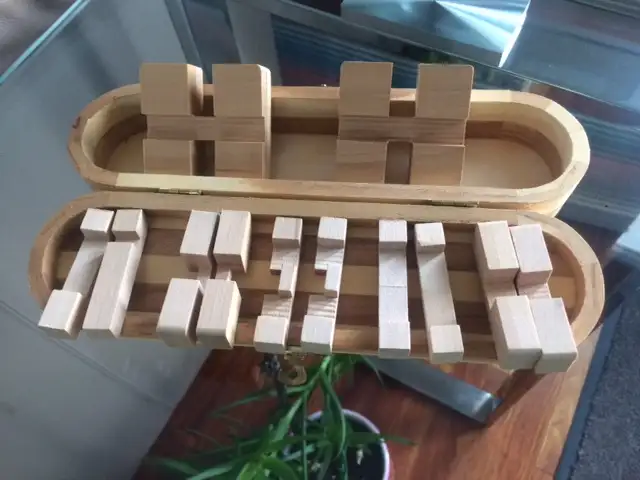 CASSE-TETE COMPLET EN BOIS   INSTRUCTIONS POUR FAIRE CUBE: $5.00