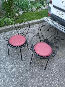 Free delivery used Pair of Black Metal Bistro Chairs - Photo 5