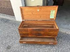Free delivery antique circa 1940 Boshart Cedar Chest - Photo 9