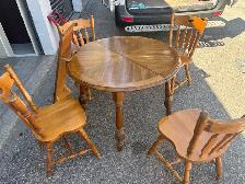 Free delivery used Round Oak Dining Table with 4 Chairs
