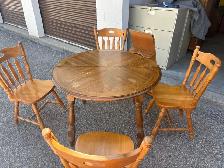 Free delivery used Round Oak Dining Table with 4 Chairs - Photo 10