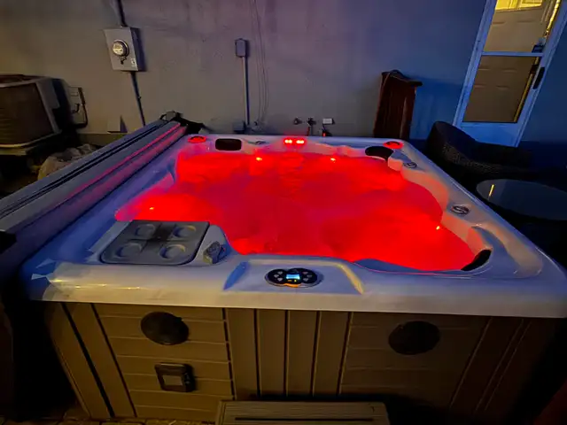 MASTER SPAS HOT TUB