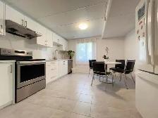Richmond Hill - Entire Ground Floor  2-Bedroom House for Rent - Photo 3