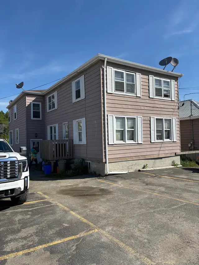 1127 Lorne St. Second Floor, 2 Bedroom