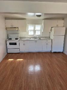 1127 Lorne St. Second Floor, 2 Bedroom - Photo 3