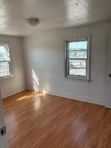 1127 Lorne St. Second Floor, 2 Bedroom - Photo 4