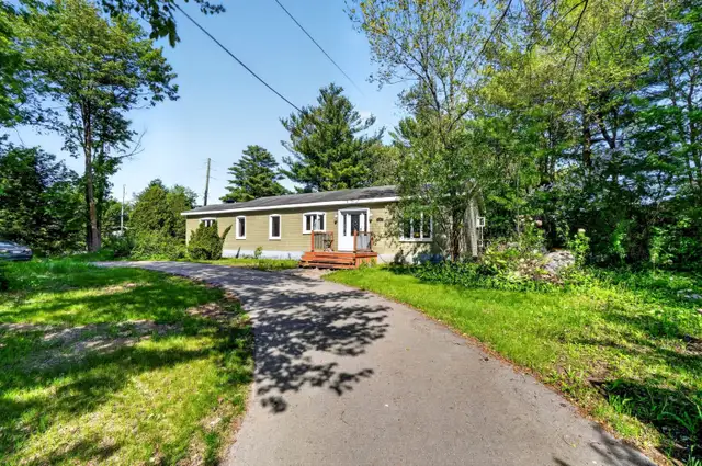 NOUVEAU ! PROPRIÉTÉ À TERREBONNE 4 CHAMBRES ET TERRAIN 23632PC !