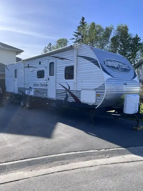2012 Dutchmen Aspen Trail 3010BHDS – Turn-Key Travel Trailer