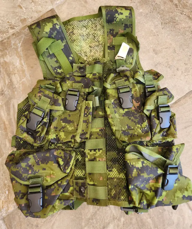 Canadian Military CADPAT Tactical Load Bearing Vest - Medium