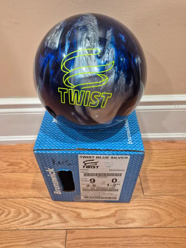 Brunswick Twist Blue Silver Bowling Ball 9 lb. Top 2.5 oz.. Used