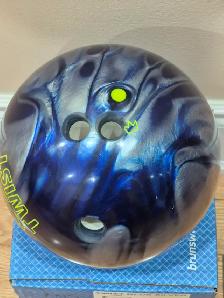 Brunswick Twist Blue Silver Bowling Ball 9 lb. Top 2.5 oz.. Used - Photo 5