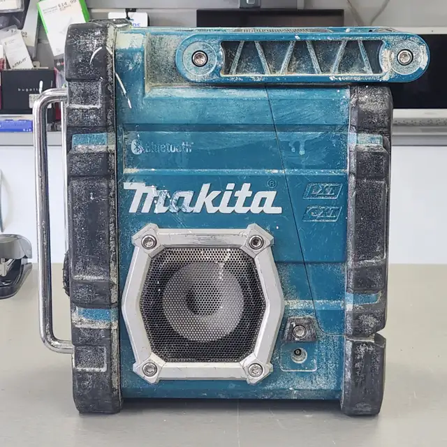 Makita Cordless Bluetooth Jobsite Radio AM/FM Stereo