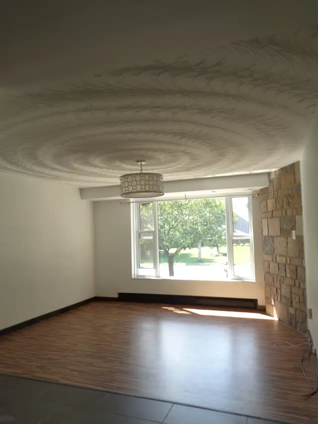 2 Bedroom-Beautiful-Triplex Bldg-Porch-Dishwasher-2 Yr Lease