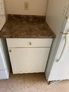 Lower and upper kitchen cabinets - Photo 2