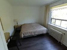 Furnished room in Female Shared Apt at Yonge & St Clair, Toronto - Photo 4