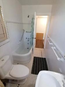 Furnished room in Female Shared Apt at Yonge & St Clair, Toronto - Photo 6
