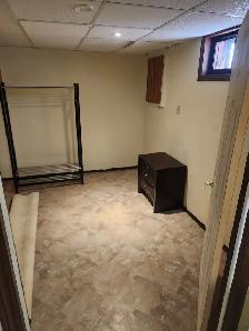 Walkout bsmt. for rent - Photo 3