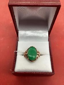bague en or avec pierre verte