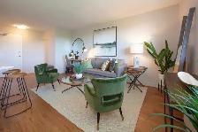 2-Bedroom Apartment for Rent in the Heart of Downtown Oakville! - Photo 2