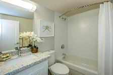 2-Bedroom Apartment for Rent in the Heart of Downtown Oakville! - Photo 10
