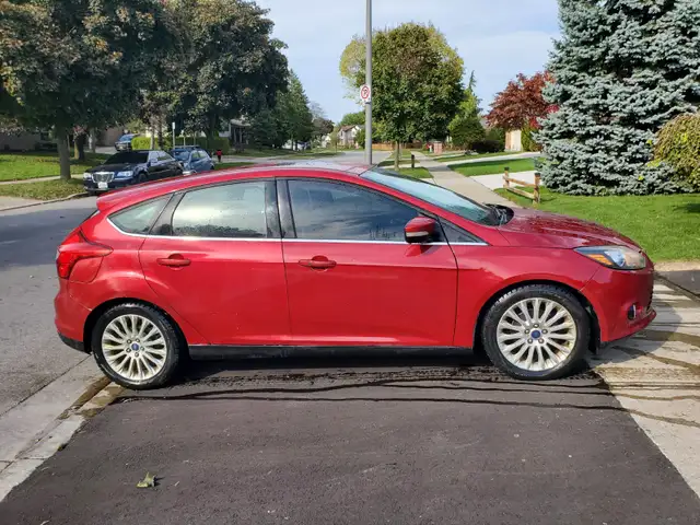 2012 FORD FOCUS TITANIUM/ FULLY LOADED/ 172,000 km
