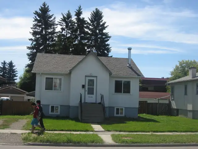 NW INNER CITY WALK TO SAIT LOWER BRIGHT CLEAN LEGAL 2BRM, YARD