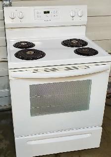 Frigidaire 4 burner stove - Digital controls, Very good conditio