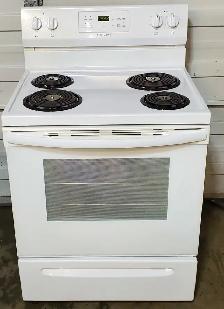 Frigidaire 4 burner stove - Digital controls, Very good conditio - Photo 3