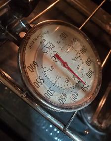 Frigidaire 4 burner stove - Digital controls, Very good conditio - Photo 4