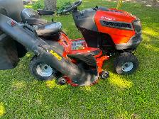 tracteur a gazon HUSQVARNA avec ramasse herbe