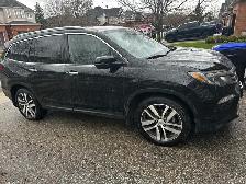 2017 Honda Pilot Touring in Mint Condition - Photo 2