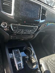 2017 Honda Pilot Touring in Mint Condition - Photo 5