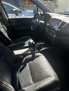 2017 Honda Pilot Touring in Mint Condition - Photo 8