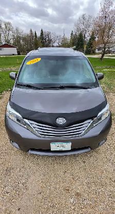 2015 Toyota Sienna XLE AWD /POWER SLIDING DOORS/NAV/LOCAL/GREAT - Photo 6