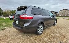 2015 Toyota Sienna XLE AWD /POWER SLIDING DOORS/NAV/LOCAL/GREAT - Photo 14