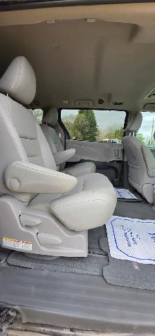 2015 Toyota Sienna XLE AWD /POWER SLIDING DOORS/NAV/LOCAL/GREAT - Photo 23
